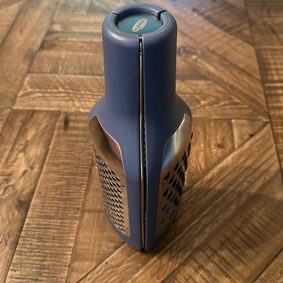 Chef'n Tower Grater - Picture 5 of 11